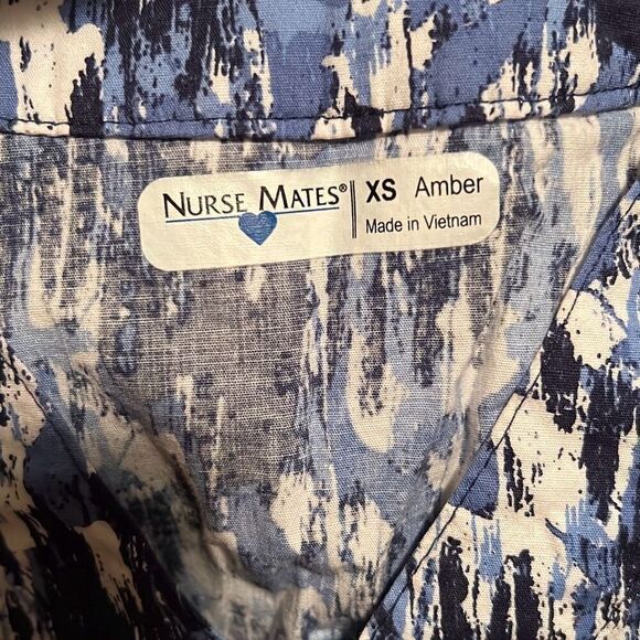 Nurse Mates Women's Blue Abstract Printed Short Sleeve Scrub Top - Picture 9 of 10